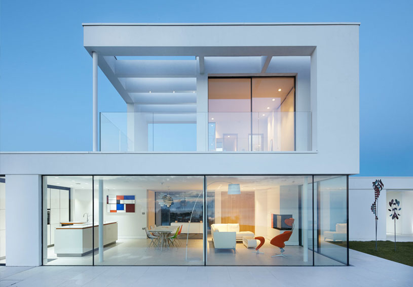 La moderna arquitectura con cristal, construcción liviana con sutil juego de transparencias