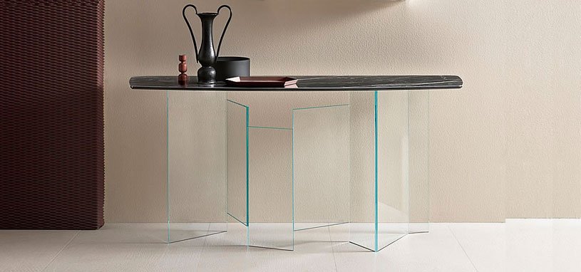 Arrimos de cristal para embellecer su hogar, Pedestal de crital con cubierta de marmol