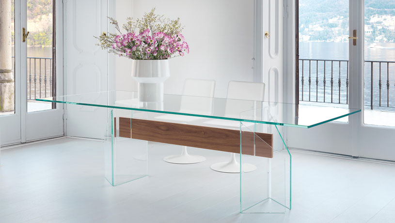 Mesas de vidrio para salas de reunión de oficinas, sofisticadas con un toque de madera toma una estética natural